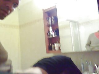 زیبایی باریک بهترین کانال های سکسی تلگرام در شلوارک و جوراب تسلیم یک مرد جوان می شود